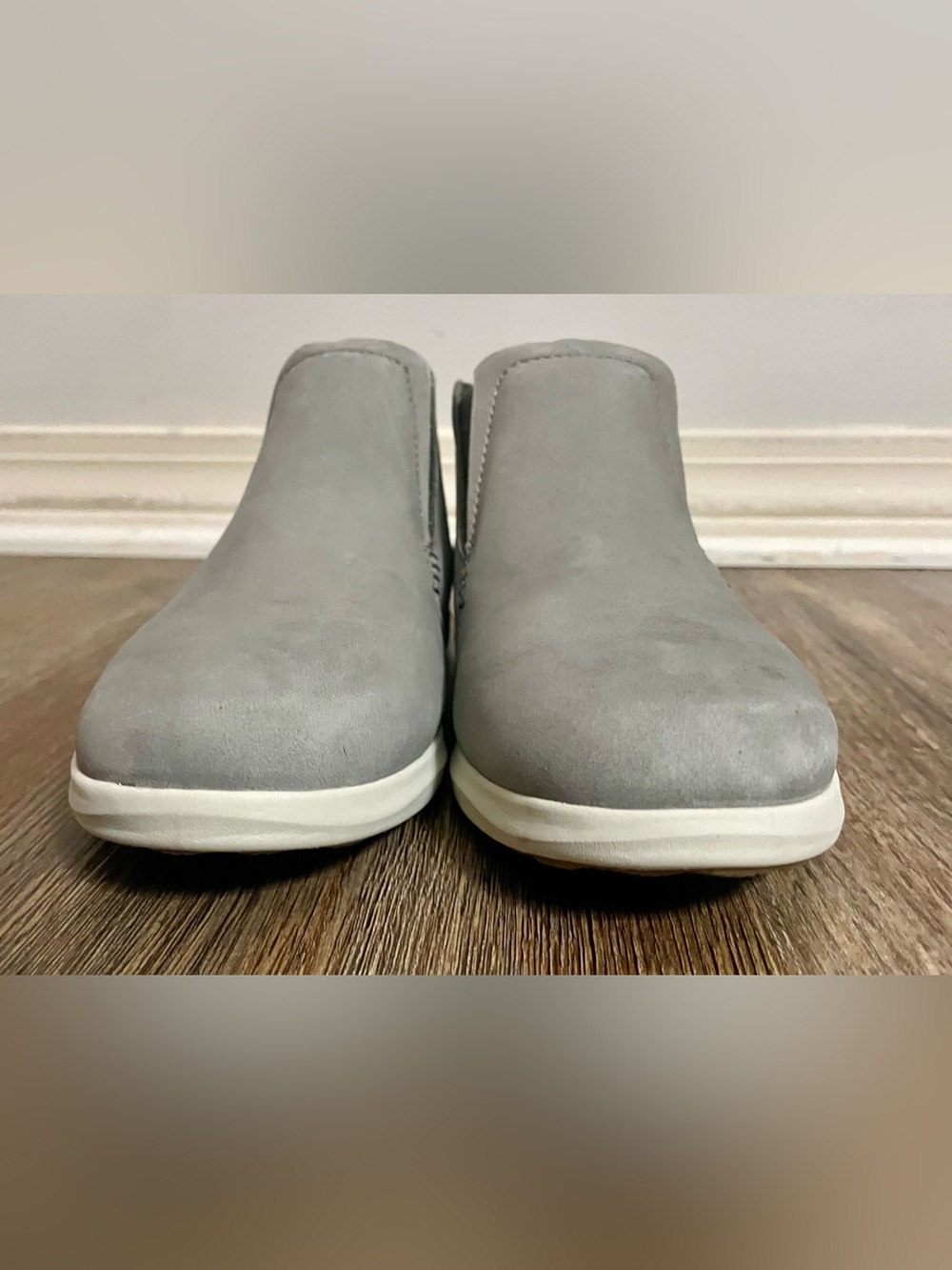 Olukai Hawai'iloa Shoes Women’s US 8 Leather Manu Hope Gray Chelsea Boot Cushion - Picture 8 of 11